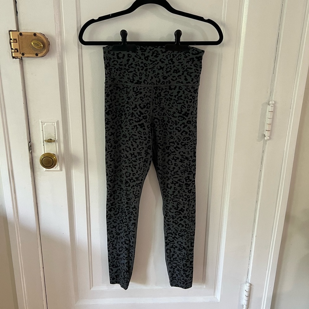 Athleta Ultra High Rise 7/8 Tight in Cheetah